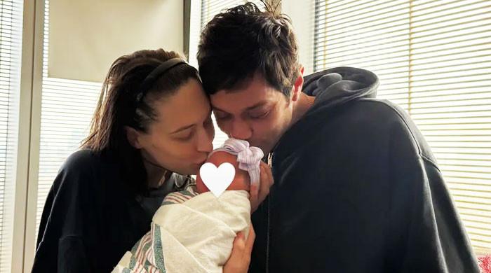 Elsie Hewitt offers peek into first Christmas as family of three