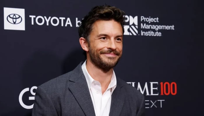 Jonathan Baileys vocal coach Eric Vetro reacts to ‘Sexiest Man Alive title