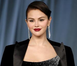 Selena Gomez hits salon before ringing into the New Year