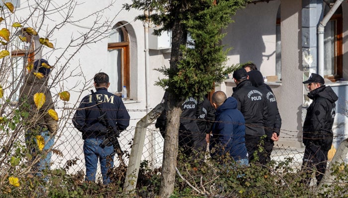 Police officers stand near a house where Turkish security forces launched an operation believed to contain suspected Daesh militants, and where three Turkish police officers and militants were killed in a gunfight, according to authorities, in Yalova province, Turkey, December 29, 2025. — Reuters