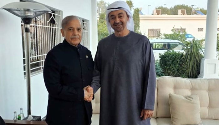 Prime Minister Shehbaz Sharif (left) shakes hand with United Arab Emirates President Sheikh Mohamed bin Zayed Al Nahyan in Rahim Yar Khan on December 30, 2025. — Radio Pakistan