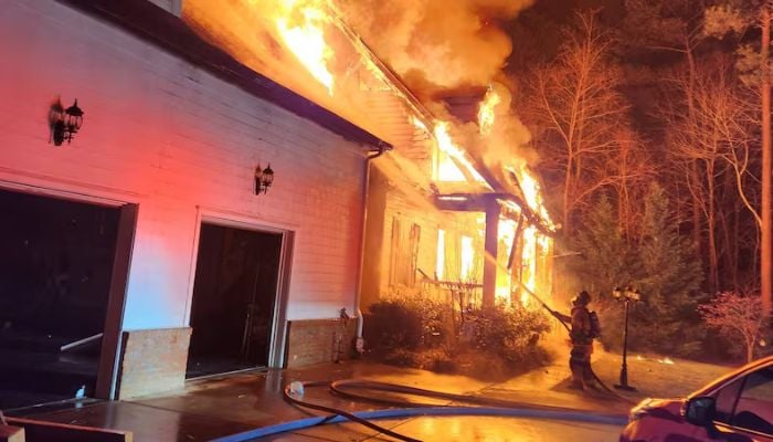 Fire destroys Jeffersonville waterfront restaurant overnight
