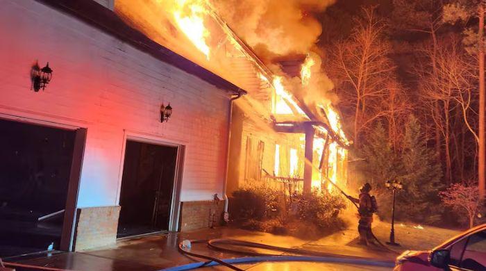 Fire destroys Jeffersonville waterfront restaurant overnight