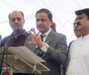 ‘Open manhole' issue should not be viewed through ‘political lens': Karachi mayor