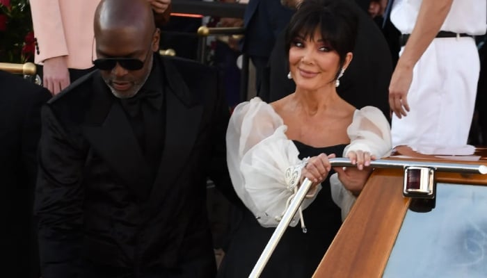 Kris Jenners sparks buzz over wrinkled hands after $100k facelift