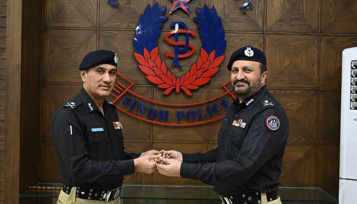 Karachi Additional Inspector General of Police Jawed Akhtar Odho (right) takes charge of Sindh Inspector General of Police from outgoing IGP Ghulam Nabi Memon, Central Police Office, Karachi, December 31, 2025. — X/@SindhPoliceDMC