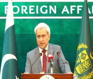 Pakistan, India share lists of nuclear installations, prisoners