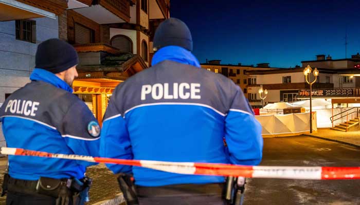Police control access to the street where a fire ripped through a crowded bar during New Year´s Eve celebrations in the Alpine ski resort town of Crans-Montana on January 1, 2026. — AFP