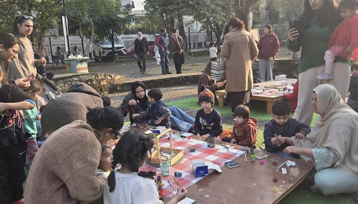 Children enjoy shopping at organic market at Islamabad’s F-7 Park on Jan 3, 2025. — CDA