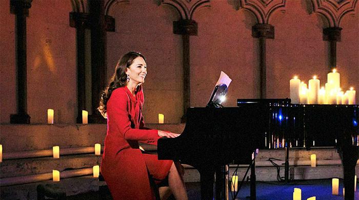 Chris de Burgh jokes about tea dates while Kate ticks all the royal chords