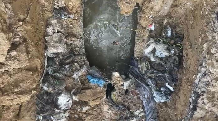 Five people fall into 'open drain' in Karachi
