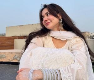 Hania Aamir shares candid 2025 reflection on grief and panic