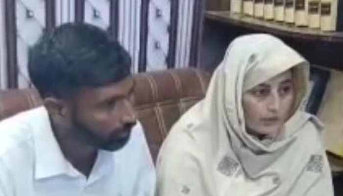 Indian woman, Sarbjit Kaur (right), and her Pakistani husband Naseer Hussain. — Geo News/File