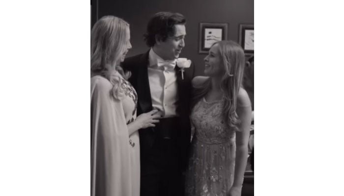 Marcello Hernándezs mother and younger sister helped him getting ready for the occasion