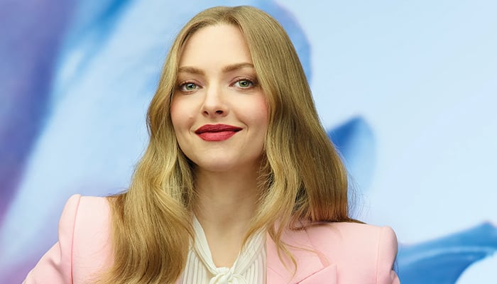 2026 Critics Choice Awards: Amanda Seyfried reacts to Timothée Chalamet speech