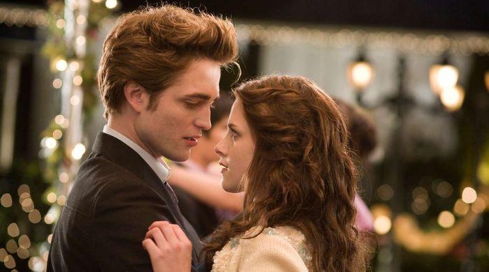 Kristen Stewart plans to remake 'Twilight' series as 'director'