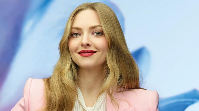 2026 Critics Choice Awards: Amanda Seyfried reacts to Timothée Chalamet speech
