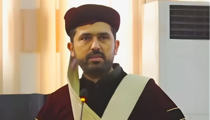 KP Chief Minister Sohail Afridi addresses a convocation at Shaheed Benazir Bhutto Women University in Peshawar, January 7, 2025. — Screengrab via YouTube/Geo News