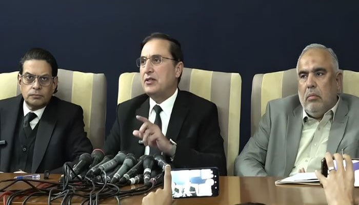 (From left to right) PTI leaders Salman Akram Raja, Barrister Gohar Ali Khan, Asad Qaiser speak to the media on January 8, 2026.— Geo News