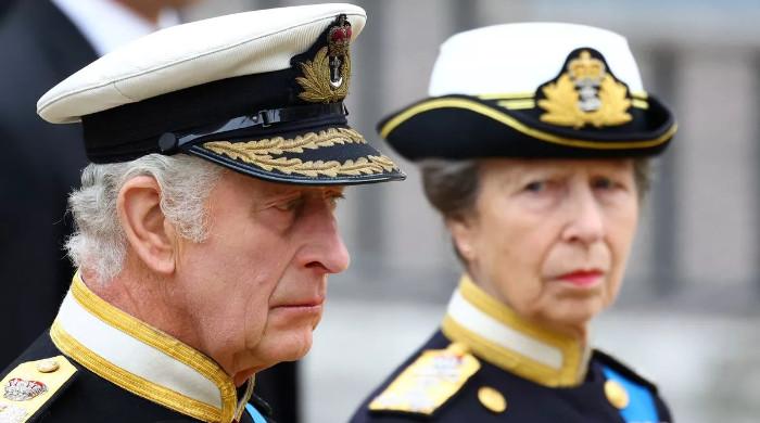 King Charles outruns Princess Anne in remarkable events: watch