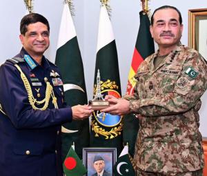 Field Marshal reaffirms Pakistan's commitment to fostering defence ties with Bangladesh