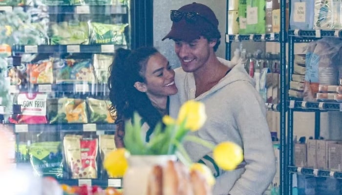 Shawn Mendes, Bruna Marquezine romance heats up in LA