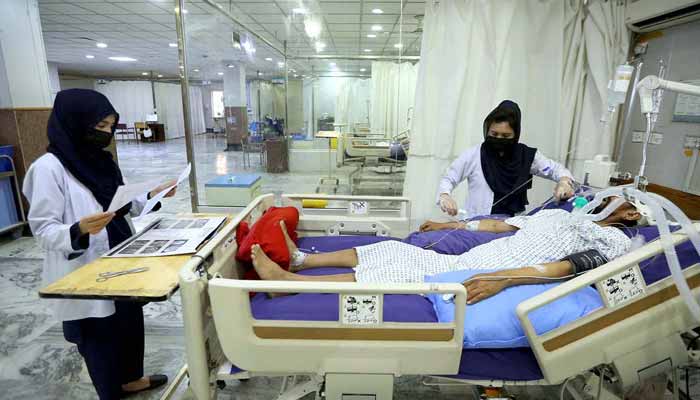 Nurses provide medical care to patients during International Nurses Day at Lady Reading Hospital, Peshawar, Khyber Pakhtunkhwa, May 12, 2025. — APP
