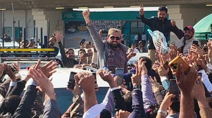 KP CM kicks off Sindh tour, announces 'historic' rally at Mazar-e-Quaid in Karachi on Sunday