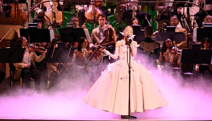 Ariana Grande sets record straight about new music album