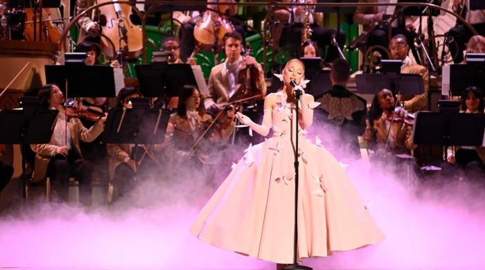 Ariana Grande sets record straight about new music album