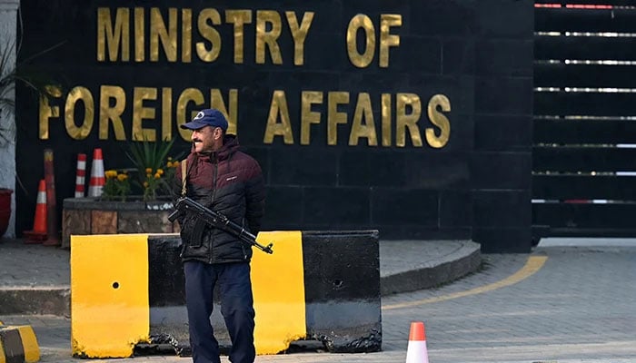 An armed guard stands outside the gate of  Ministry of Foreign Affairs building. — APP/File