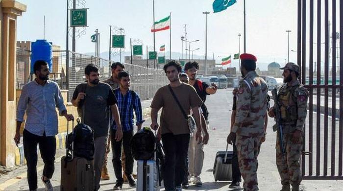 72 Pakistani students head home as protests rage in Iran, confirms envoy