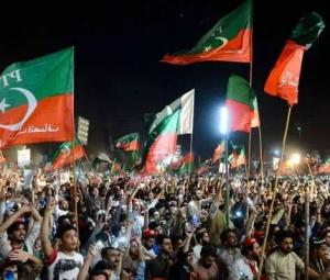 PTI to hold Karachi rally today after late NOC from Sindh govt