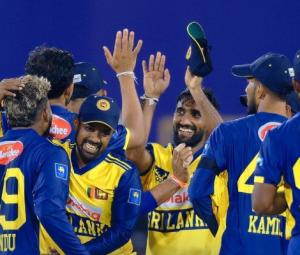 Sri Lanka beat Pakistan in rain-hit third T20I to level series 1-1