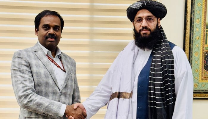 Chargé d’Affaires of the Embassy of the IEA in New Delhi Mufti Noor Ahmad Noor (right) shakes hands with Indias Joint Secretary of  PAI Anand Prakash on January 12, 2026. — X@AFGEmbassyINDIA