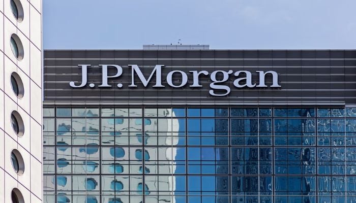 JPM stock climbs as JPMorgan beats forecasts with $13B Q4 profit