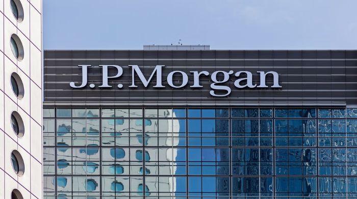 JPM stock climbs as JPMorgan beats forecasts with $13B Q4 profit
