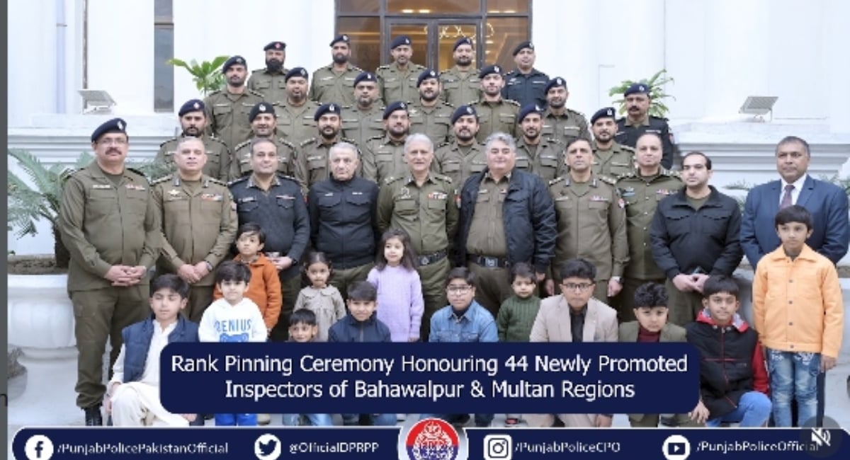 Picture of the original uniform of the Punjab police taken from the official website of the Punjab police.