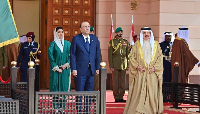 President Asif Ali Zardari and First Lady Aseefa Bhutto-Zardari receive the guard of honour at Al-Qudaibiya Palace on January 14, 2026. — X/@MediaCellPPP