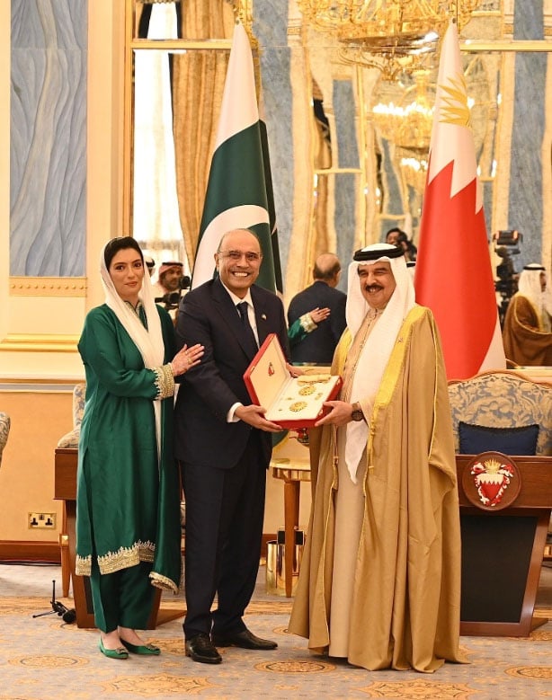 King Hamad bin Isa Al Khalifa (right) conferred upon President Asif Ali Zardari the Order of Shaikh Isa Bin Salman Al Khalifa First Class, the highest Award of Bahrain, on January 14, 2025. — X/@MediaCellPPP