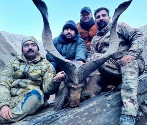 US national hunts Kashmir Markhor in Chitral