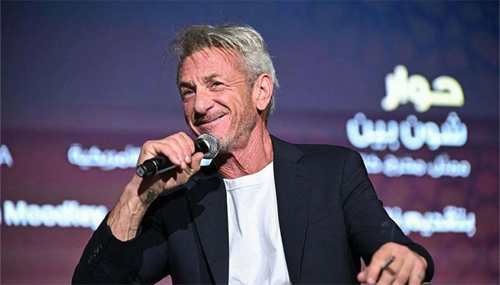 Sean Penn makes rare public outing with girlfriend Valeria Nicov