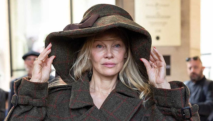 Pamela Anderson walks out of Golden Globes after spotting Seth Rogen