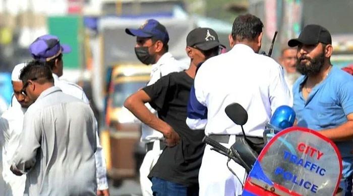 After AI cameras, Karachi Traffic Police officers to issue e-challans via mobile app