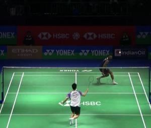 Bird droppings halt India Open match twice