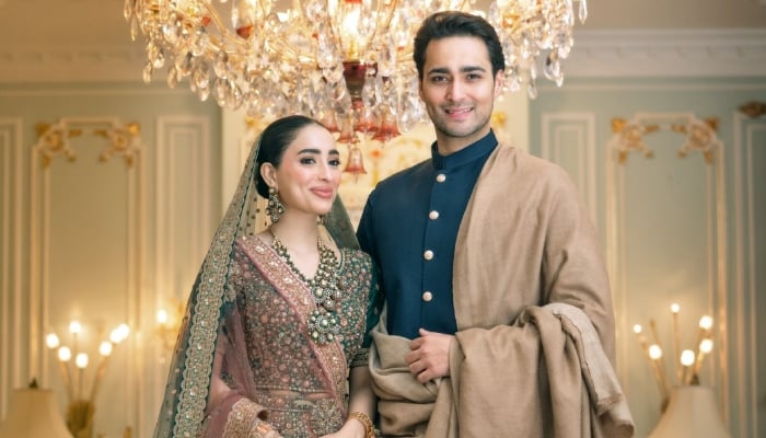 An elegant click from Junaid Safdar and Shanzeh Alis mehndi event photoshoot. — Instagram@irfanahson