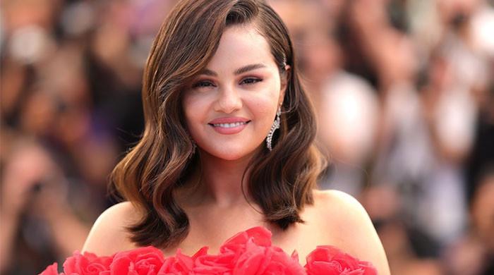 Selena Gomez ditches makeup following Golden Globes appearance