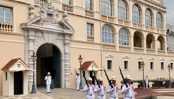 Palace issues update as Royal seen with scar on face in crucial meeting