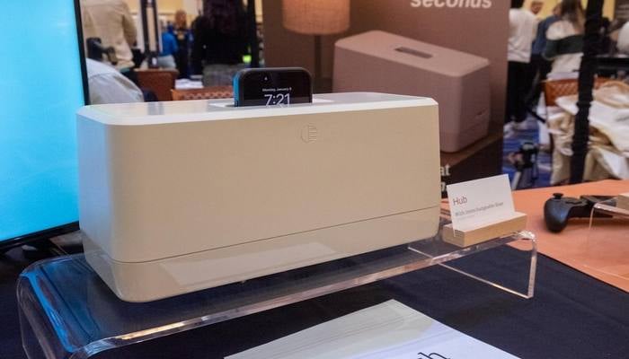 Swippitt Hub Instant mobile charging toaster that charges phones in two seconds