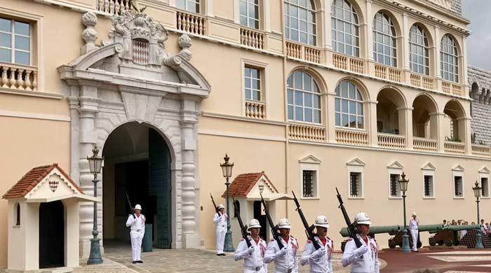 Palace issues update as Royal seen with scar on face in crucial meeting